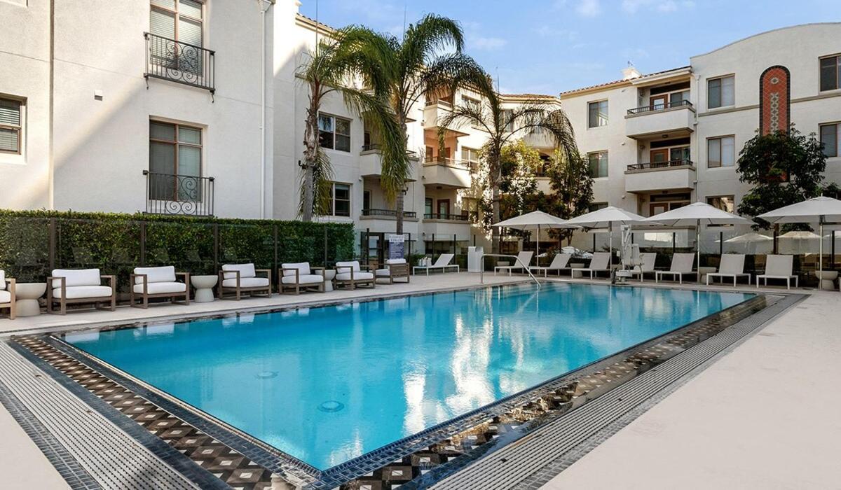 Sexy One Bedroom - Pool View & Parking Los Angeles