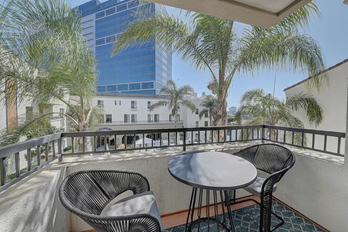 Sexy One Bedroom - Pool View & Parking Aparthotel *