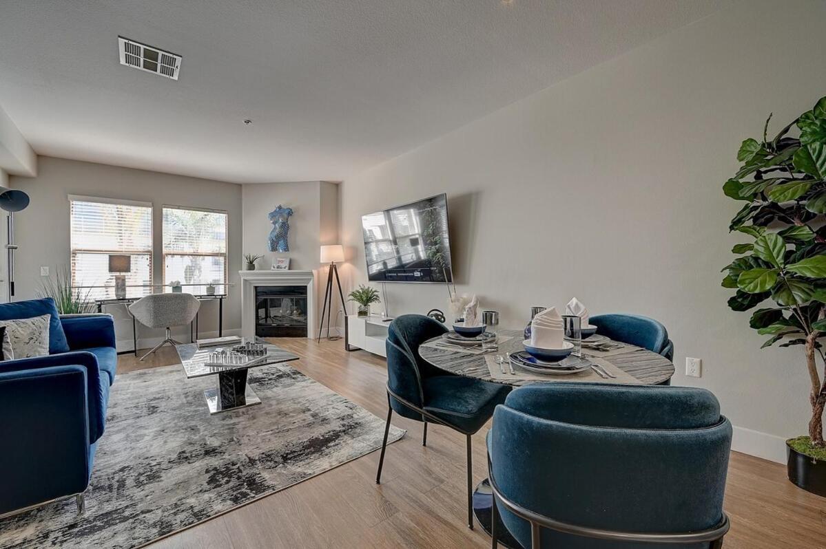 Sexy One Bedroom - Pool View & Parking