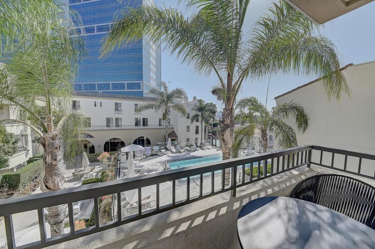 Sexy One Bedroom - Pool View & Parking Aparthotel *