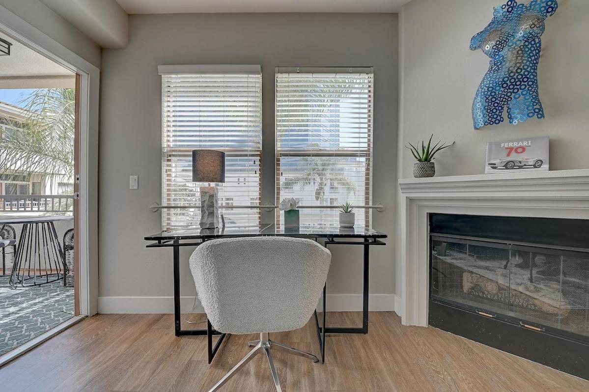 Sexy One Bedroom - Pool View & Parking