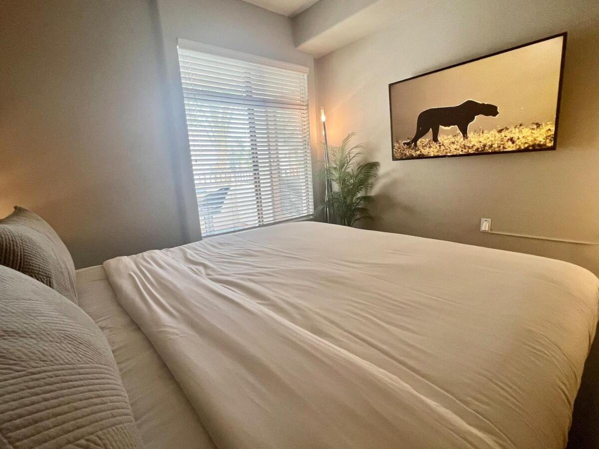 Sexy One Bedroom - Pool View & Parking Aparthotel Los Angeles