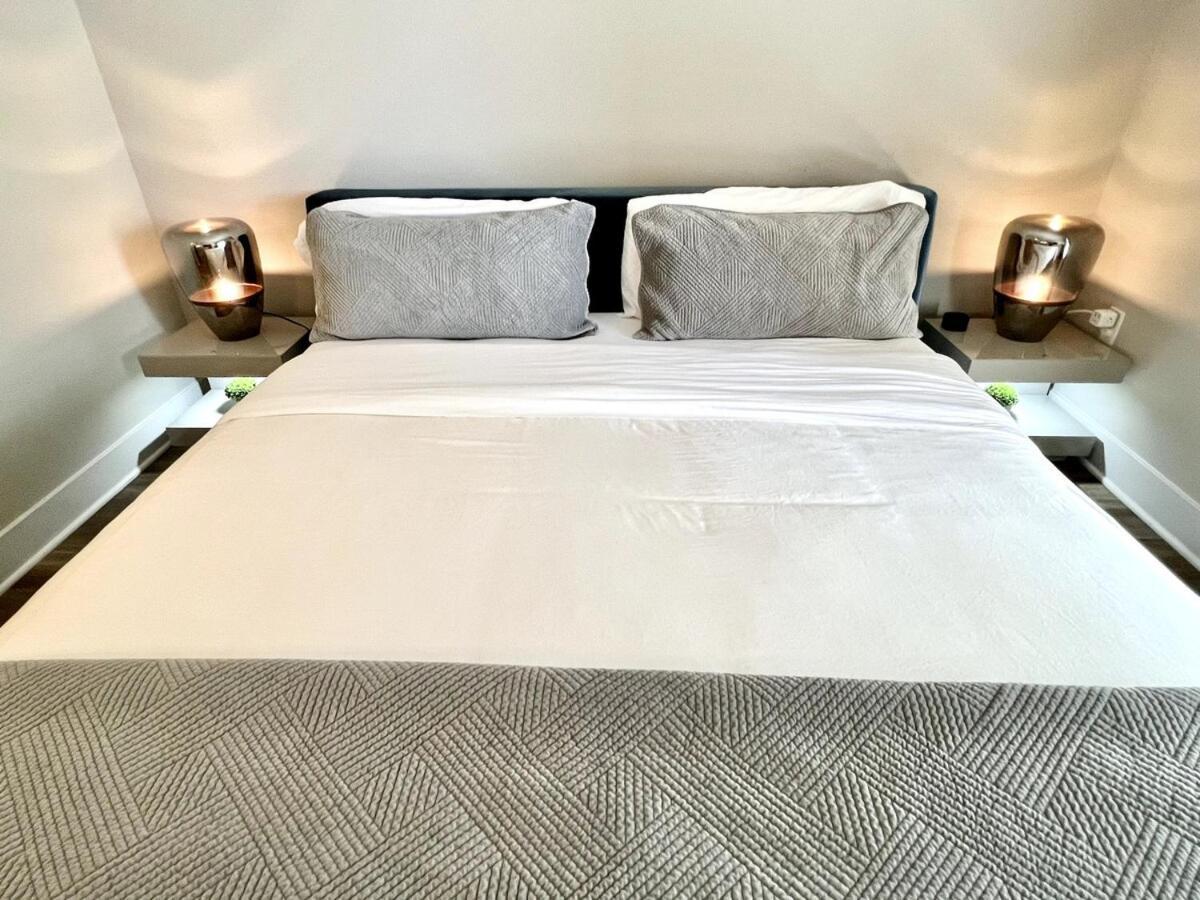 Sexy One Bedroom - Pool View & Parking * Los Angeles