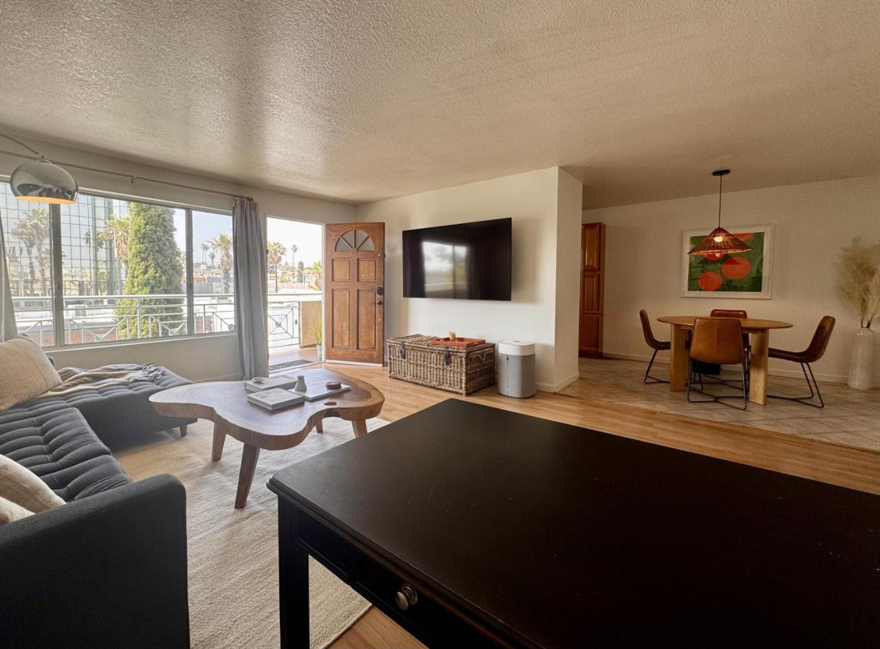Santa Monica 2br Views And Prime Location Holiday home Los Angeles
