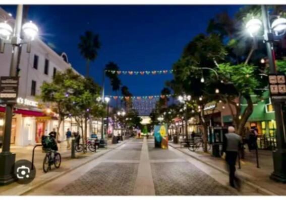 By The Coast Living In Santa Monica Pier Promenade Apartment Los Angeles