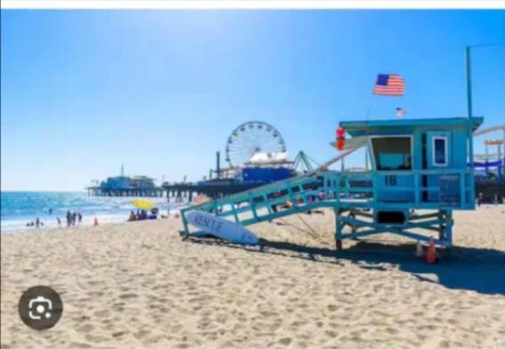 Apartment By The Coast Living In Santa Monica Pier Promenade *