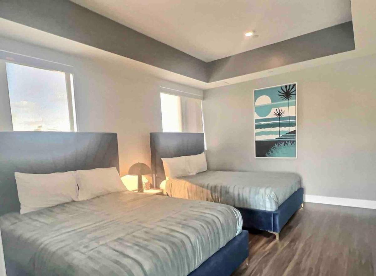 Aparthotel Penthouse With Hollywood Sign View 2 Bedrooms With 3 Beds