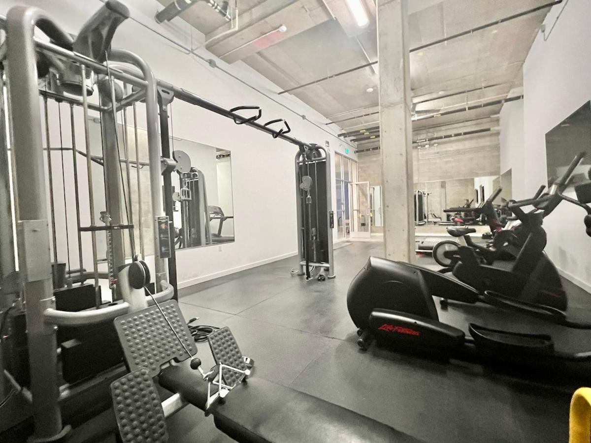 Penthouse With Hollywood Sign View 2 Bedrooms With 3 Beds * Los Angeles