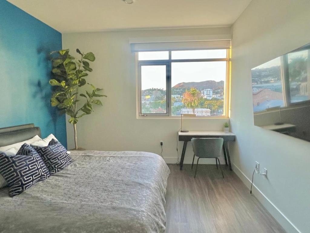 Aparthotel Penthouse With Hollywood Sign View 2 Bedrooms With 3 Beds Los Angeles