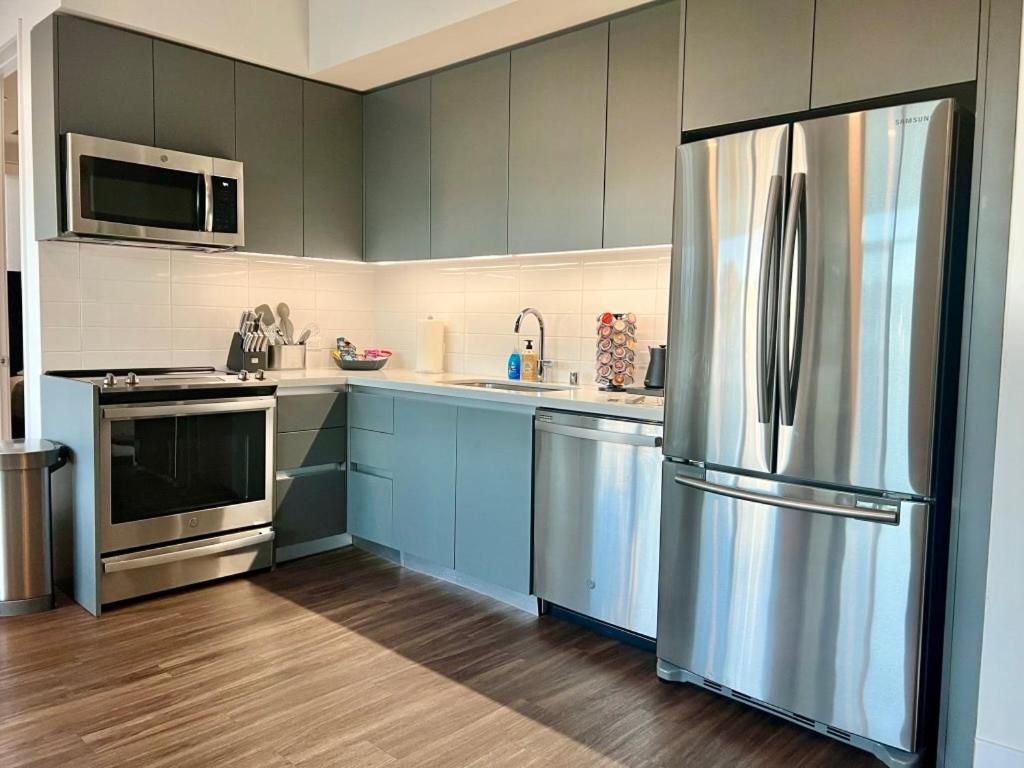 Penthouse With Hollywood Sign View 2 Bedrooms With 3 Beds * Los Angeles