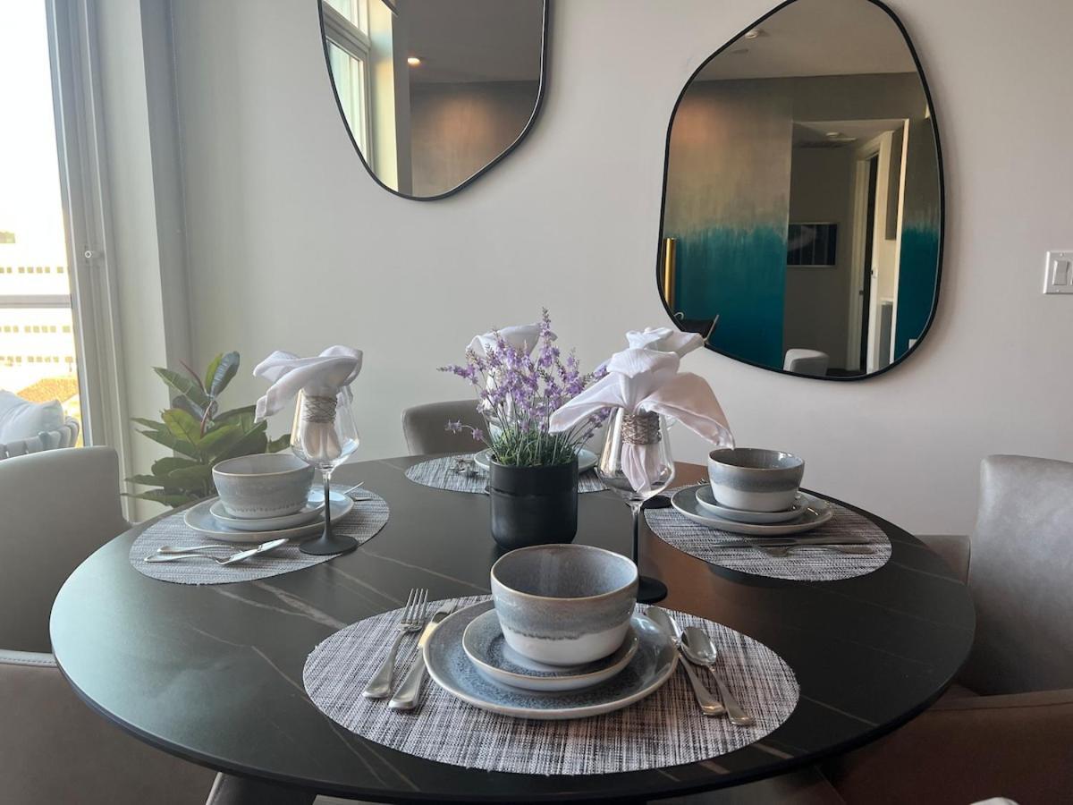 Penthouse With Hollywood Sign View 2 Bedrooms With 3 Beds Los Angeles