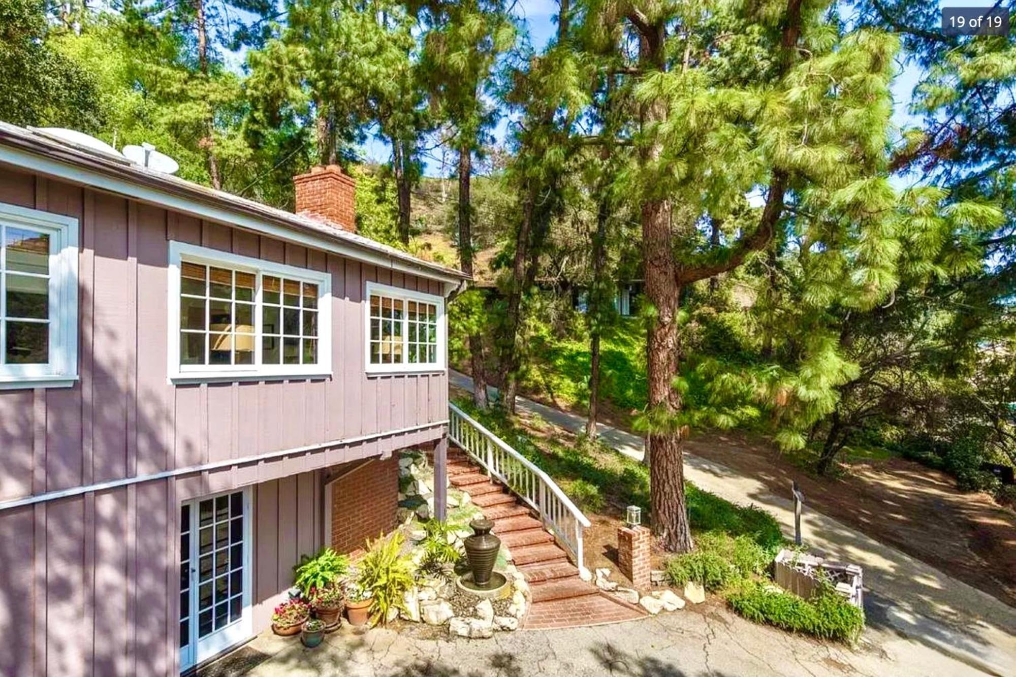 Hollywood Hills Retreat With Jacuzzi Style Tub, Steam Room, Tree-top Views Garden Patio Holiday home Los Angeles