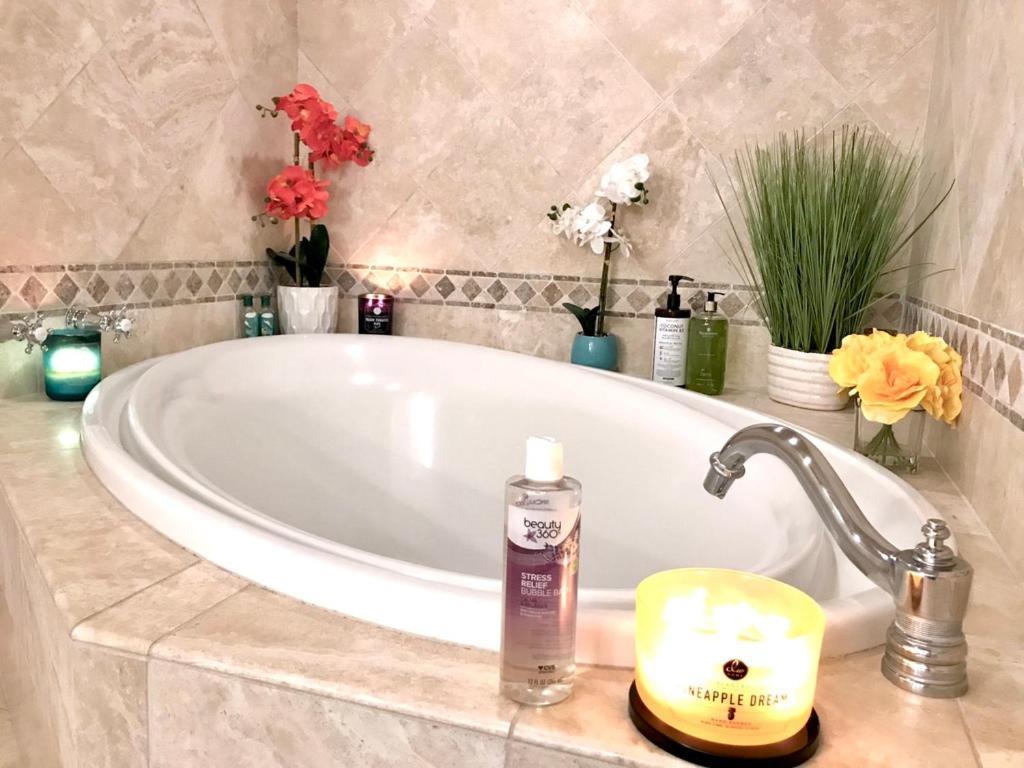 Holiday home Hollywood Hills Retreat With Jacuzzi Style Tub, Steam Room, Tree-top Views Garden Patio Los Angeles