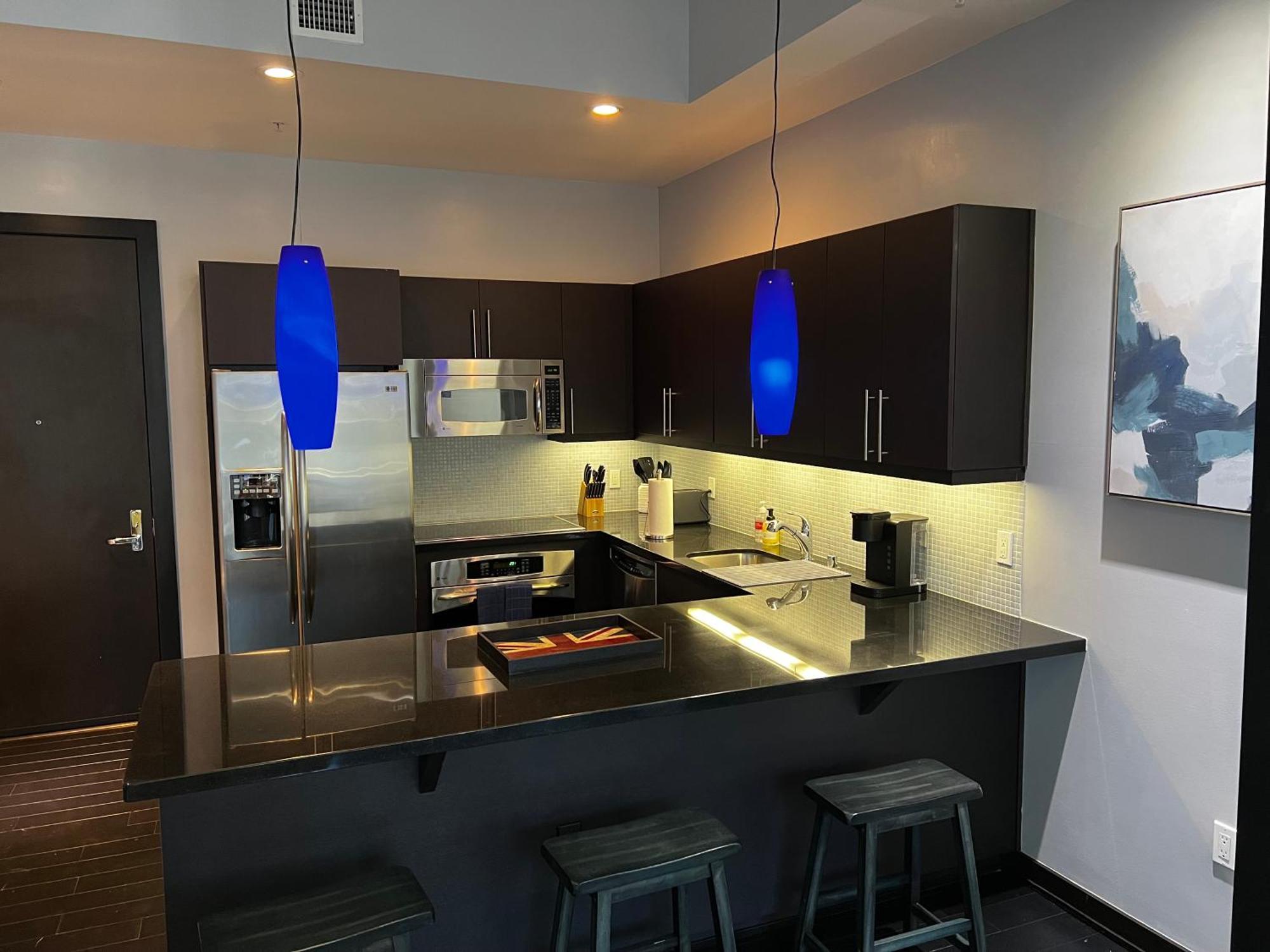 In The Heart Of Downtown Angeles Aparthotel *