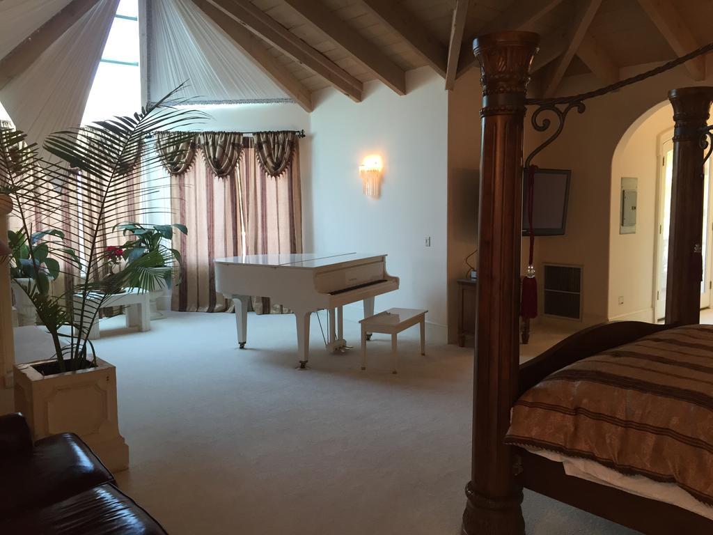 Stradella Court Mansion Holiday home Los Angeles