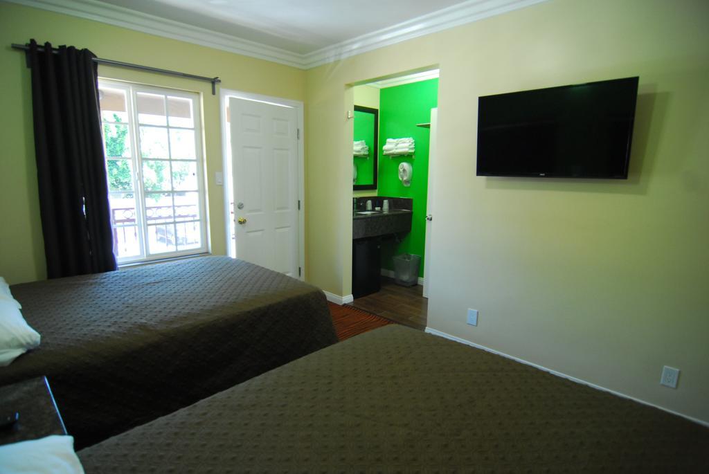 - Near Universal Hollywood Los Angeles