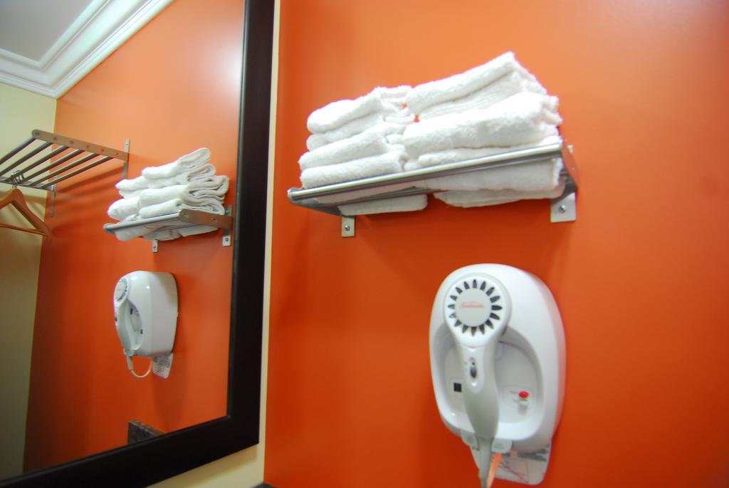 - Near Universal Hollywood 2* Los Angeles