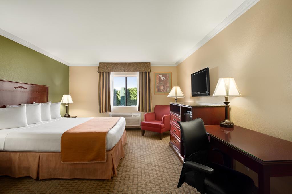 Hotel Howard Johnson By Wyndham Reseda & Los Angeles
