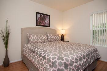 Apartment Sunshine At 909 West Temple Street *