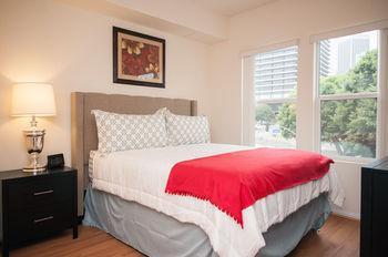 Apartment Sunshine At 909 West Temple Street *