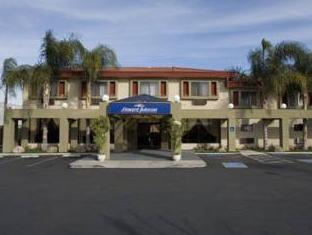 Hotel Howard Johnson By Wyndham Reseda &