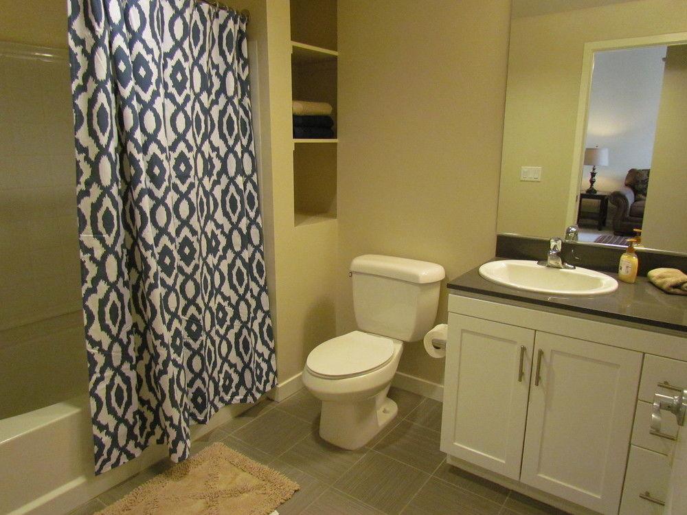 Miracle Mile Apartments With Full Amenities Apartment