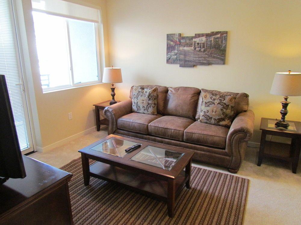 Miracle Mile Apartments With Full Amenities *