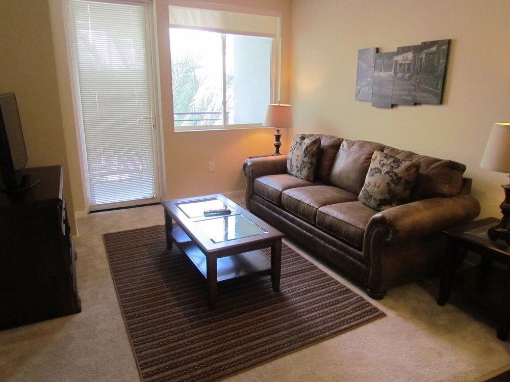 Miracle Mile Apartments With Full Amenities Apartment