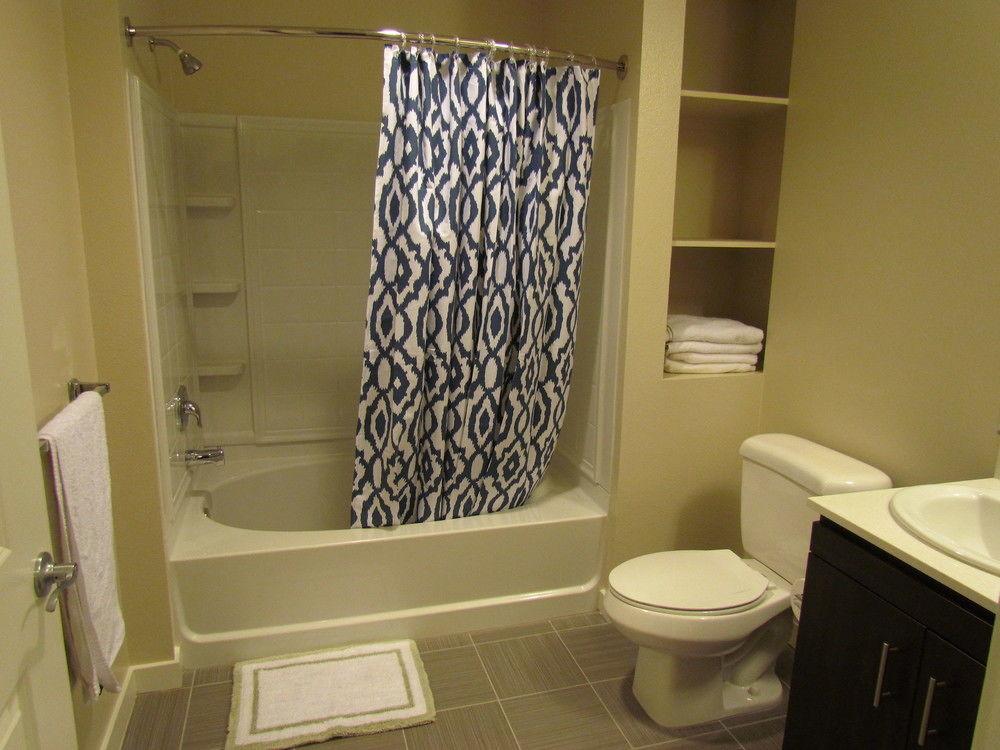 Miracle Mile Apartments With Full Amenities *