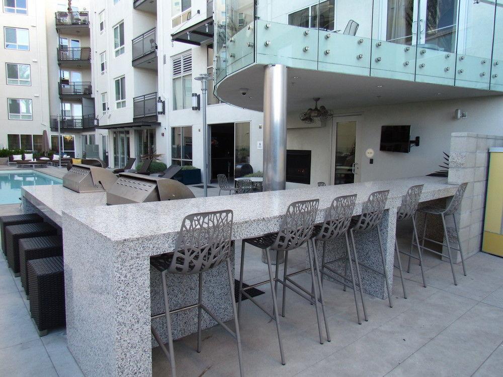 Miracle Mile Apartments With Full Amenities Apartment