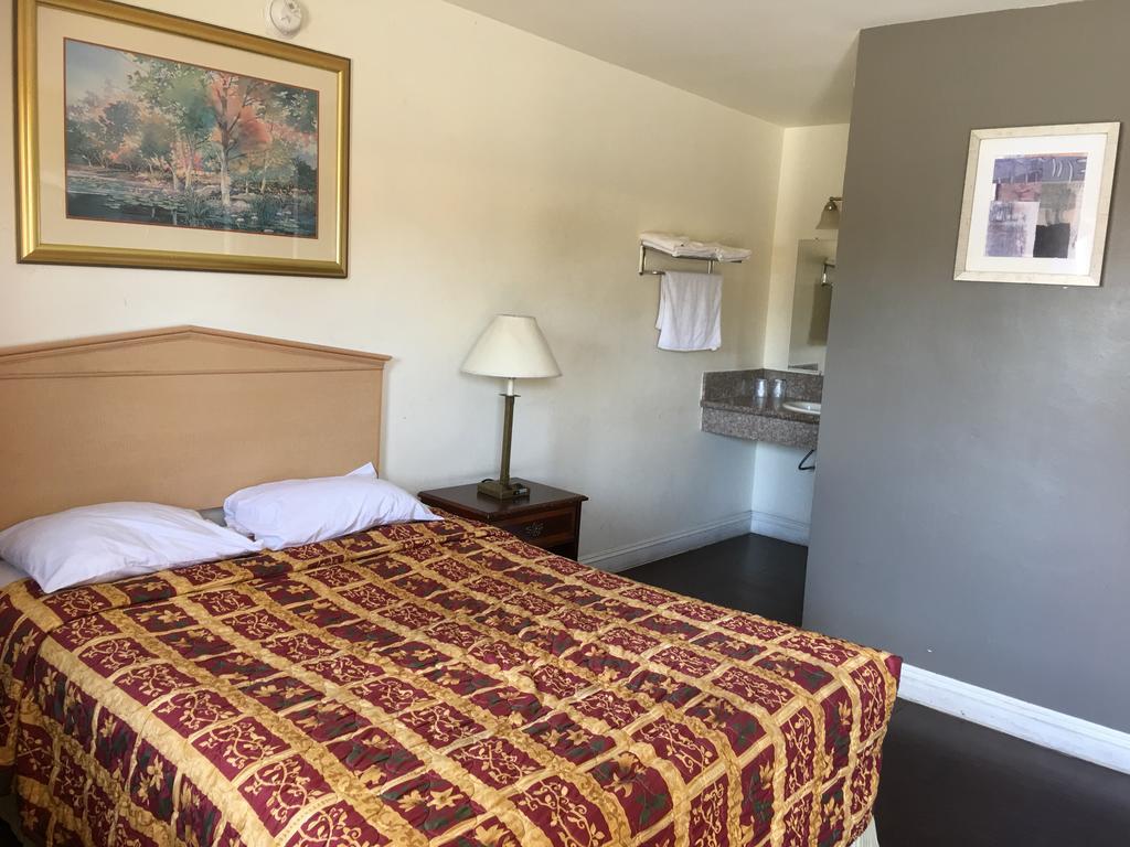 Piper - Angeles Motel 5*