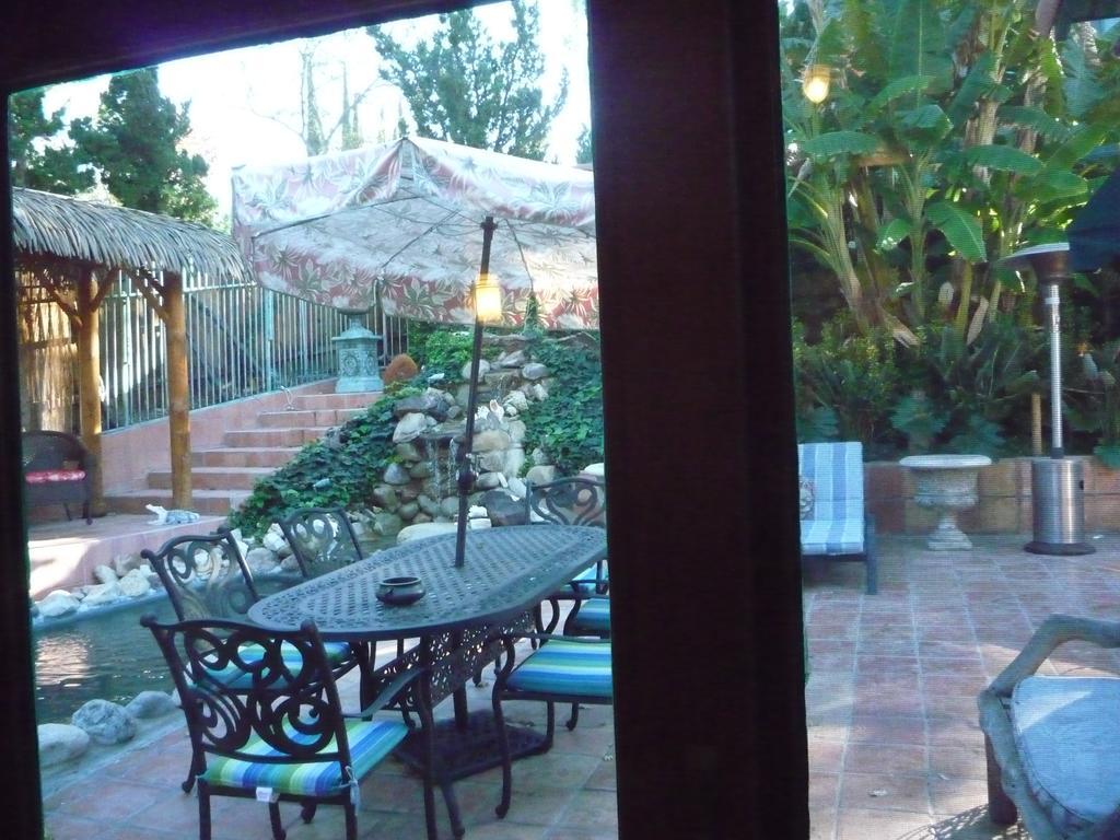 Woodland Hills Calabasas Guesthouses Guest house Los Angeles