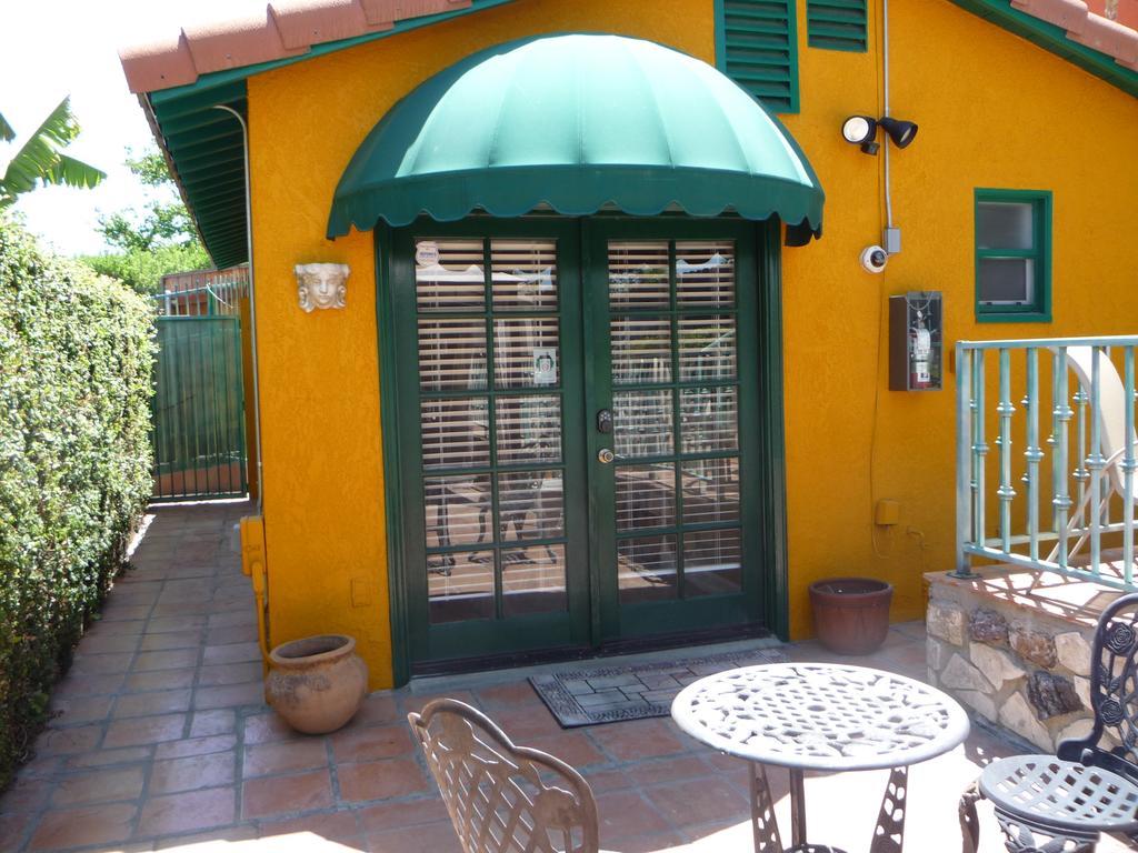 Woodland Hills Calabasas Guesthouses