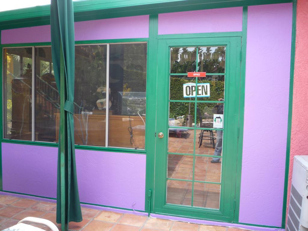 Woodland Hills Calabasas Guesthouses Guest house Los Angeles