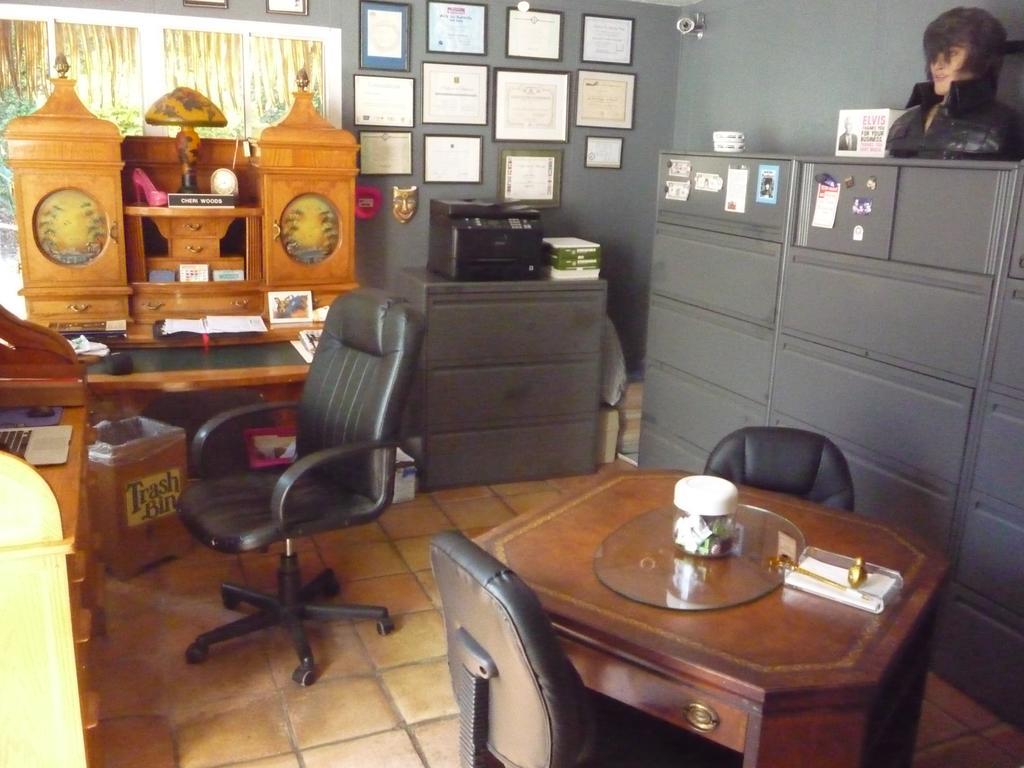 Woodland Hills Calabasas Guesthouses Guest house