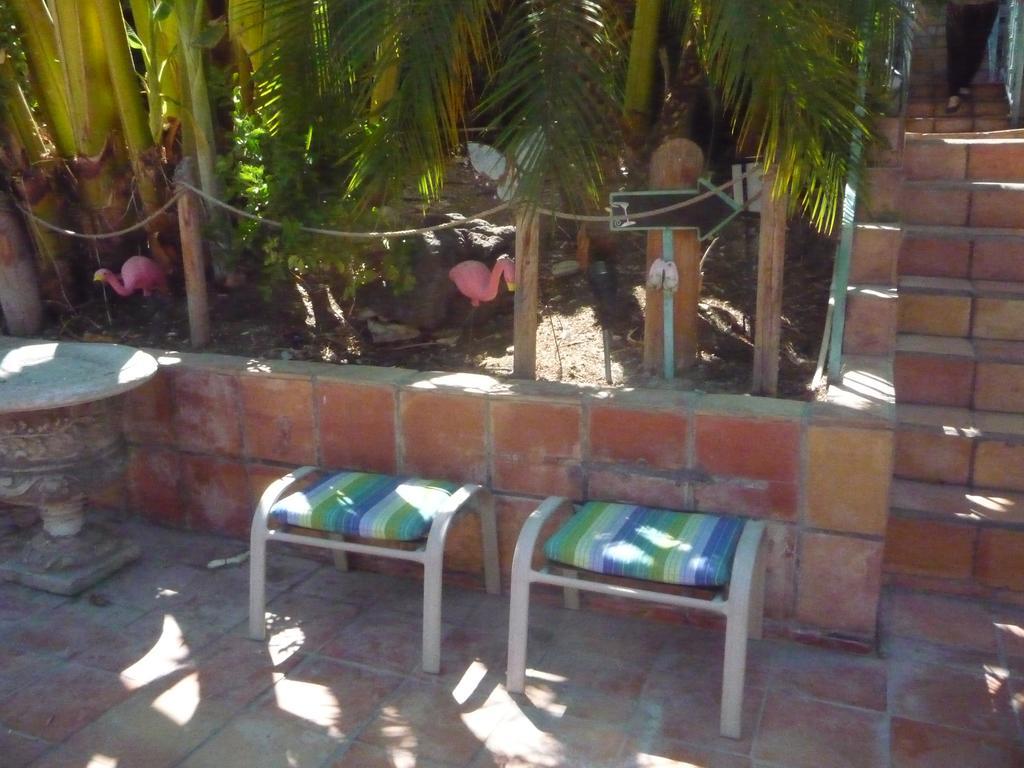 Woodland Hills Calabasas Guesthouses Guest house Los Angeles