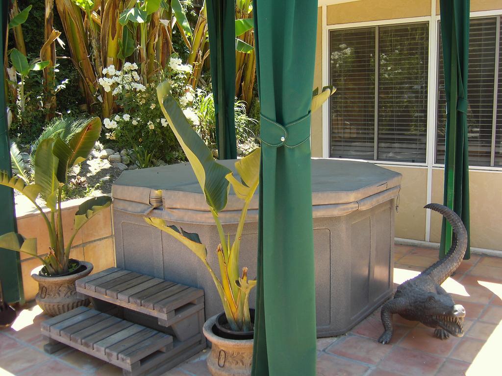 Guest house Woodland Hills Calabasas Guesthouses 3*
