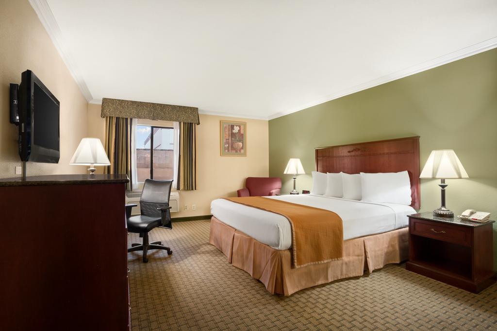 Howard Johnson By Wyndham Reseda & 3*