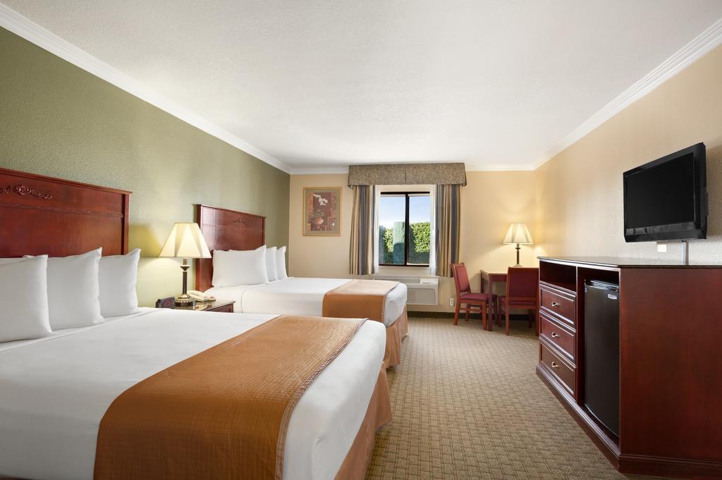 Hotel Howard Johnson By Wyndham Reseda & Los Angeles