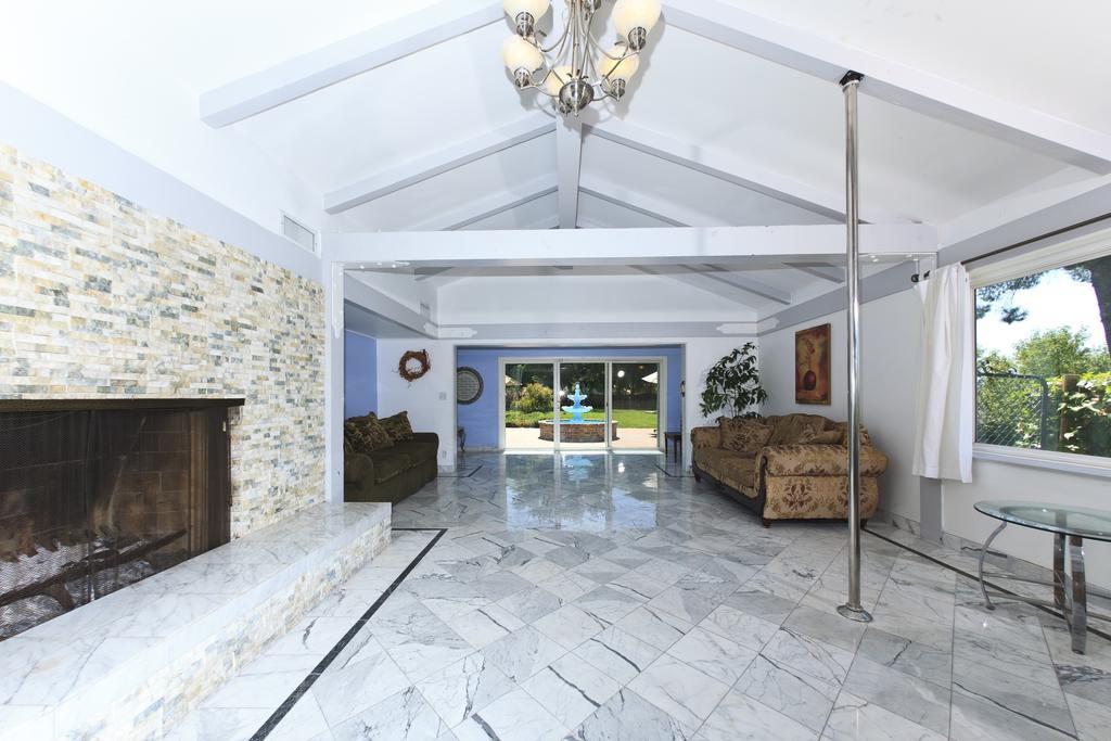 Holiday home Frank Sinatra/roger Miller/clint Walkers Woodland Hills Mansion Los Angeles