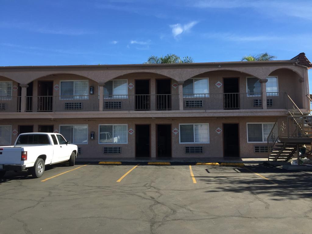Foxy's Motor Motel 2*