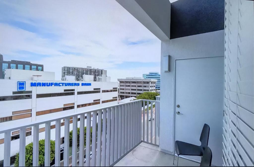 2 Story Loft Apartment *