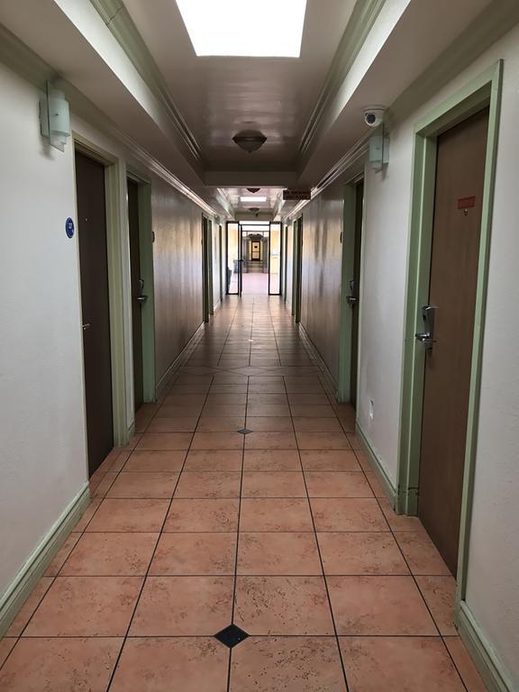 Starlight Canoga Park Motel 2*