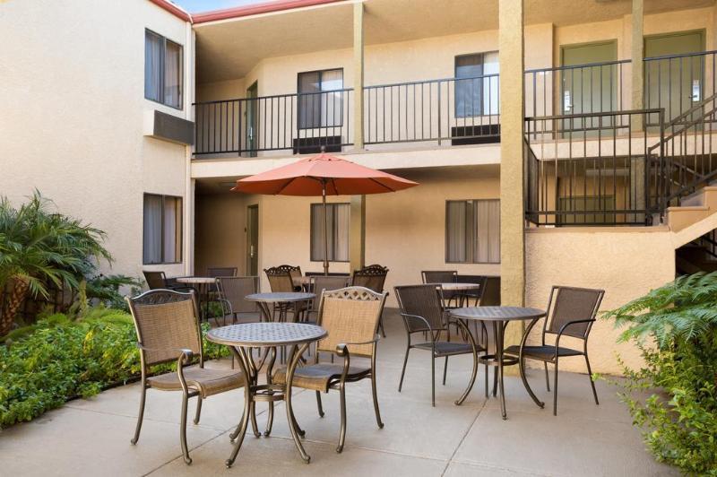 Howard Johnson By Wyndham Reseda & Hotel