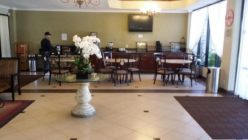 Hotel Howard Johnson By Wyndham Reseda & 3*