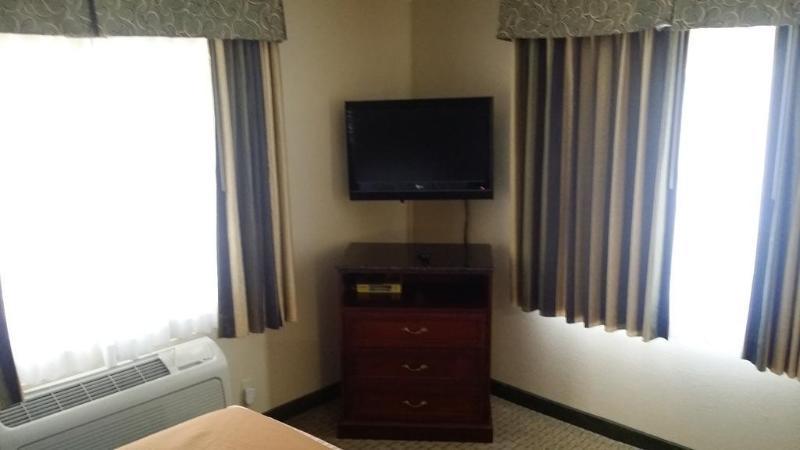 Howard Johnson By Wyndham Reseda & Hotel