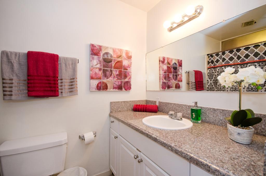 Delightful On Hollywood Blvd Apartment *