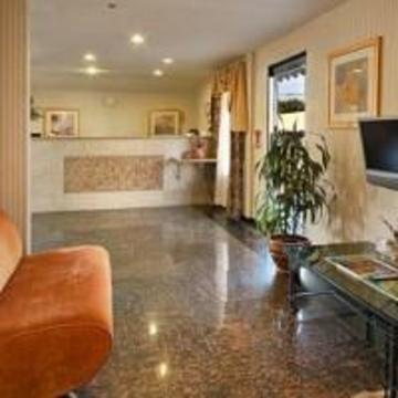 Ramada By Wyndham Culver City 3*
