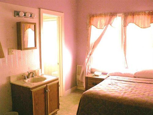 Del Flores Hotel 2*