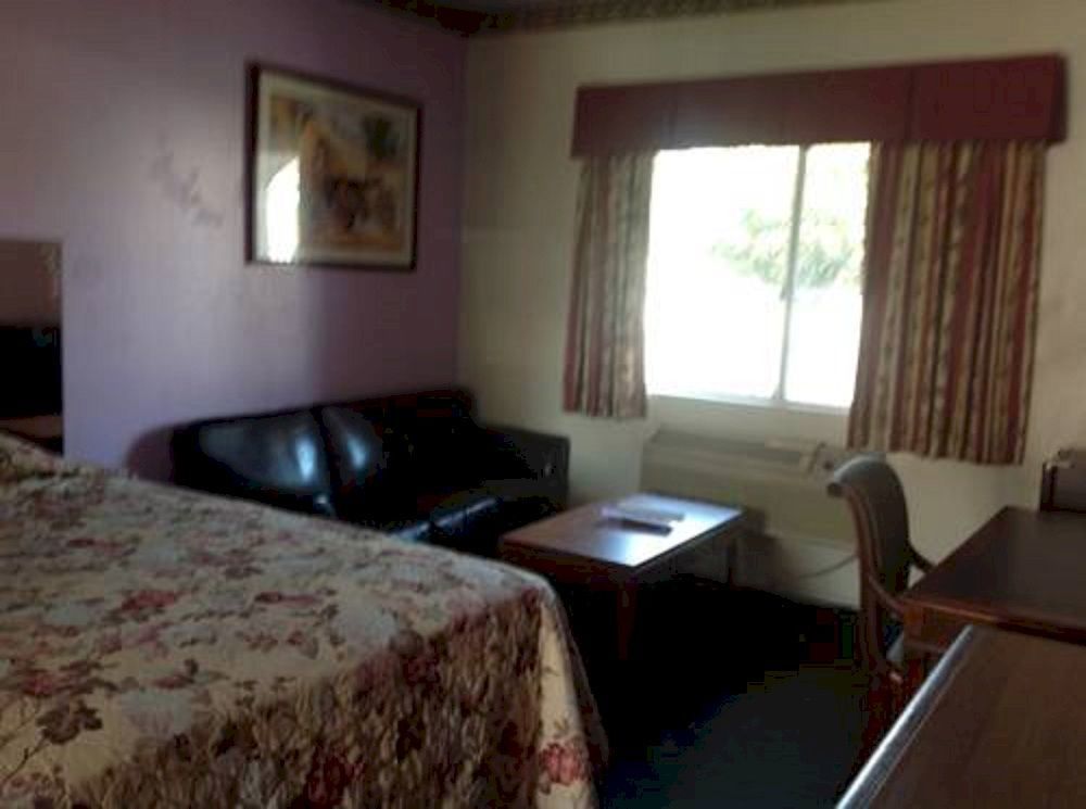 Crescent Motel